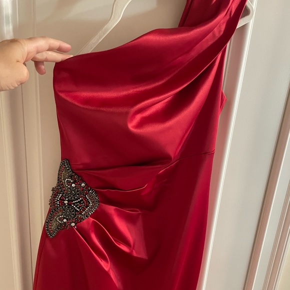 Red, one shoulder cocktail dress. Eliza J. Size 8. Like new/ perfect condition. - Picture 2 of 4